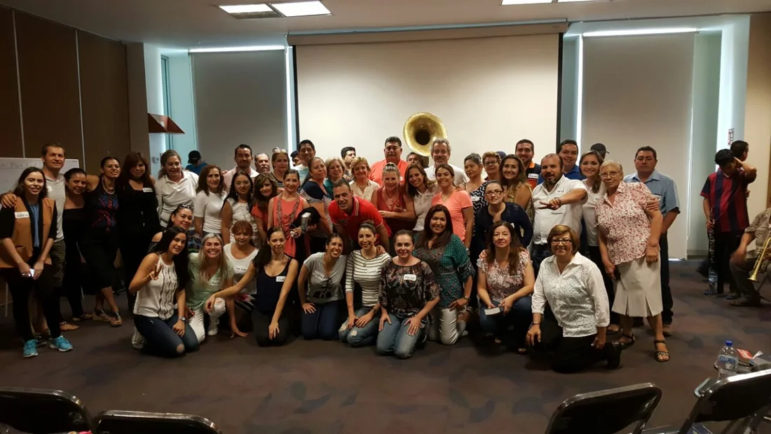 Vortrag mit großer Gruppe in Culiacán, Mexiko